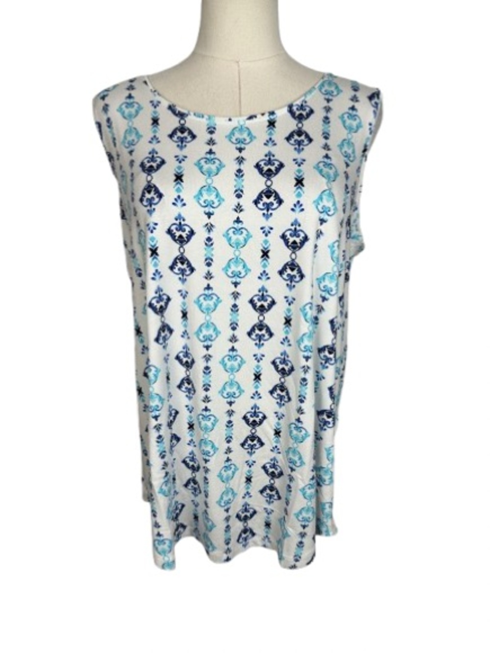 JM Collection White Tank with Blue Aqua Medallion Print Size M